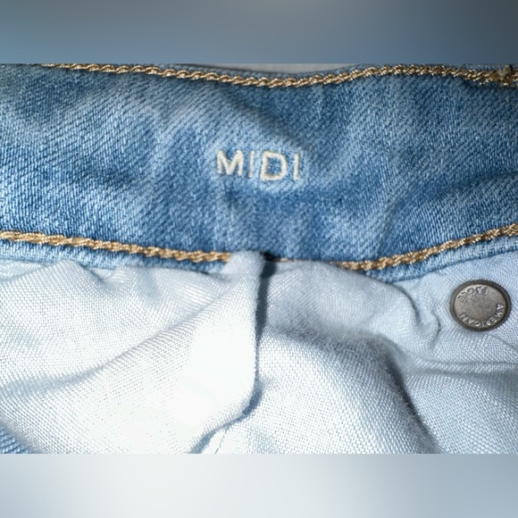 American Eagle The Dream Short MIDI Distressed Light Wash Shorts - Picture 11 of 13